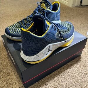 Brand new never worn men’s Nike air Jordan XXXII low size 12